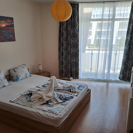 Appartamento In Black Sea Star Complex *